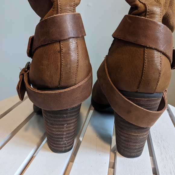 Marc Fisher Brown Heeled Boots, size 7.5 - Picture 4 of 9